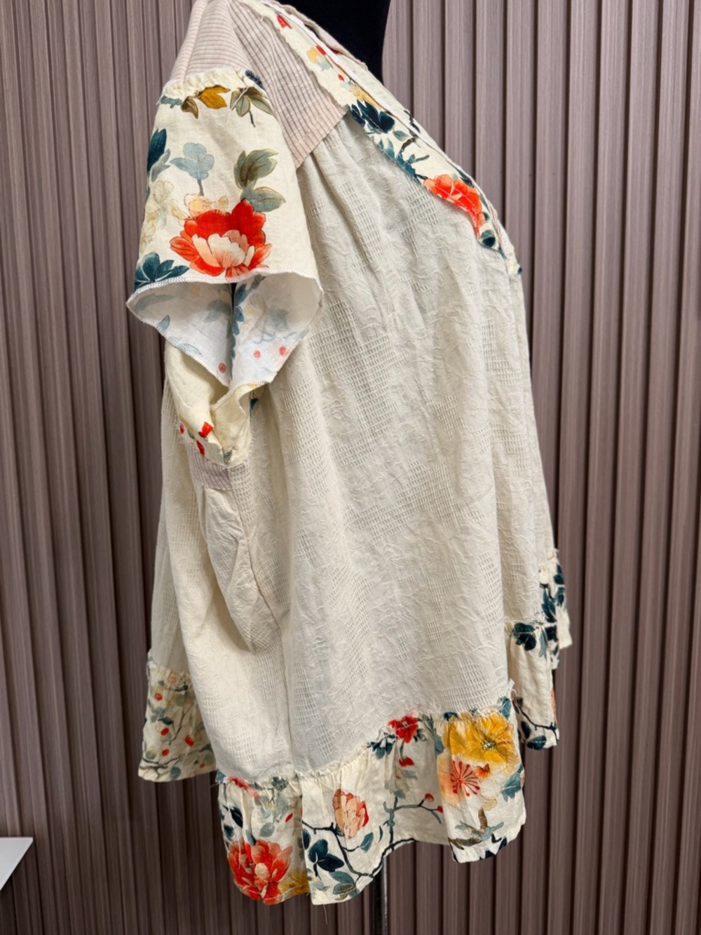 POL Beige Textured Ribbed Short Sleeve Ruffle Hem Relaxed Oversized Top Size S - Picture 5 of 14